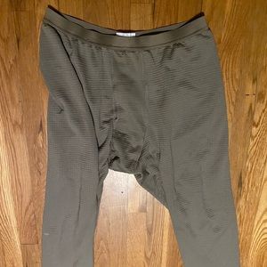NWT-  Army extreme cold “waffle” bottoms